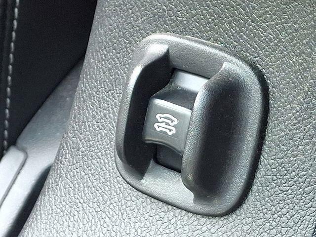 2013 Chrysler 200 Vehicle Photo in WATERTOWN, CT 06795-3318