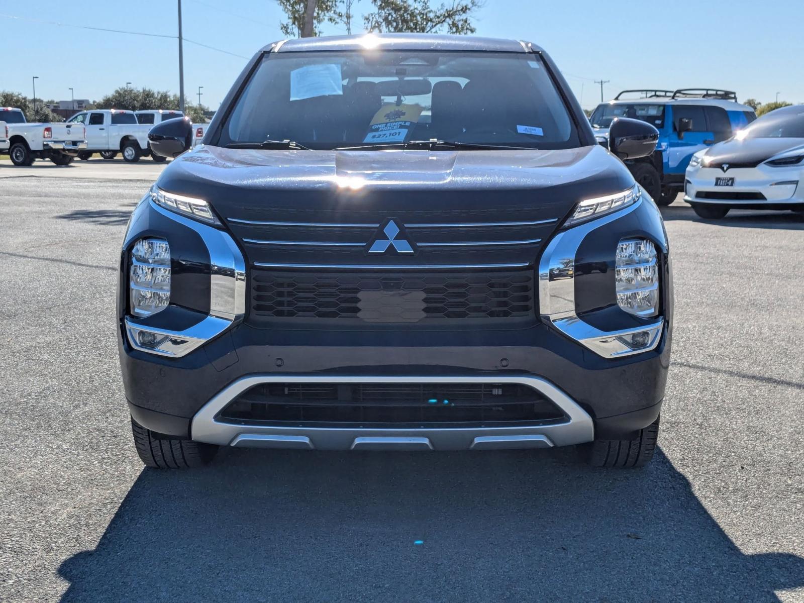 2024 Mitsubishi Outlander Vehicle Photo in Seguin, TX 78155