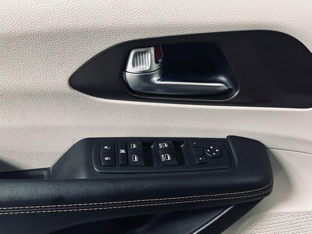 2017 Chrysler Pacifica Vehicle Photo in MEDINA, OH 44256-9631