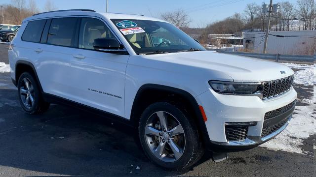 2021 Jeep Grand Cherokee L Vehicle Photo in MOON TOWNSHIP, PA 15108-2571