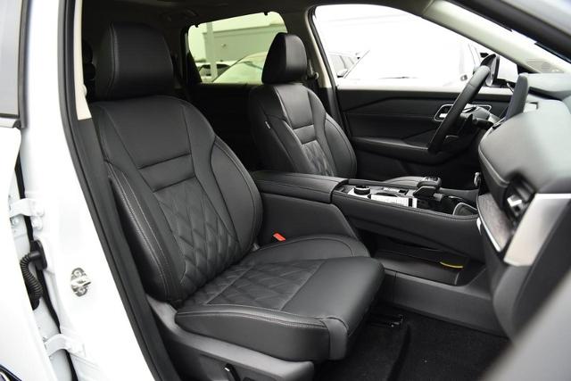 2025 Nissan Rogue Vehicle Photo in Ballwin, MO 63011