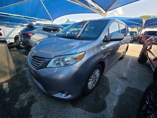 2011 Toyota Sienna Vehicle Photo in DENTON, TX 76210-9321