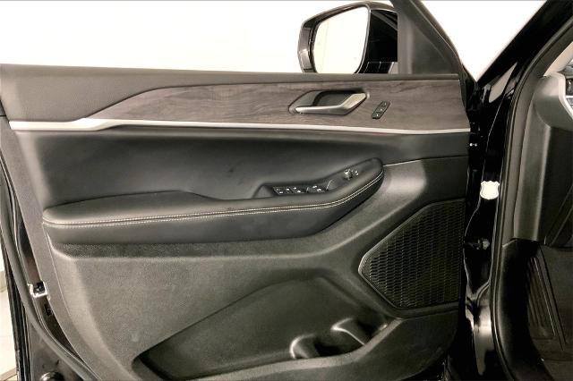 2024 Jeep Grand Cherokee Vehicle Photo in Kansas City, MO 64114