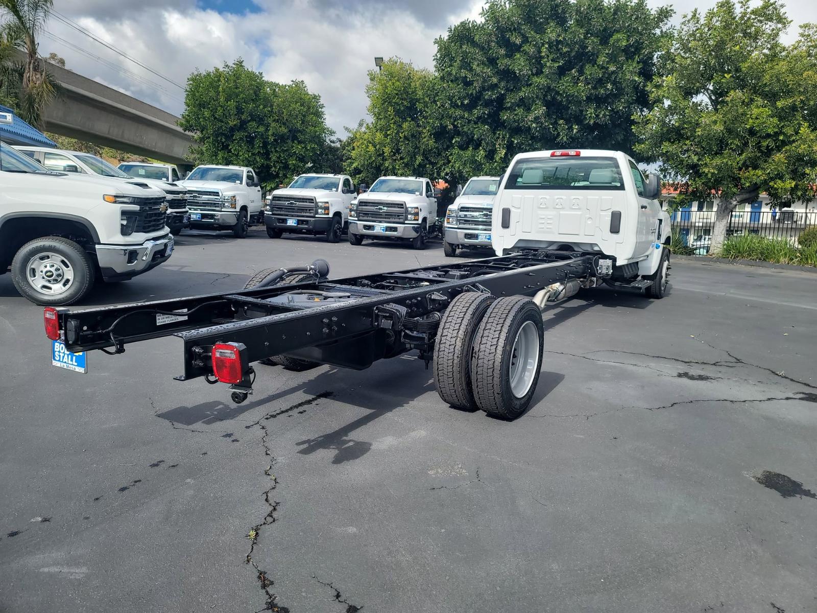 2023 Chevrolet Silverado Chassis Cab Vehicle Photo in LA MESA, CA 91942-8211