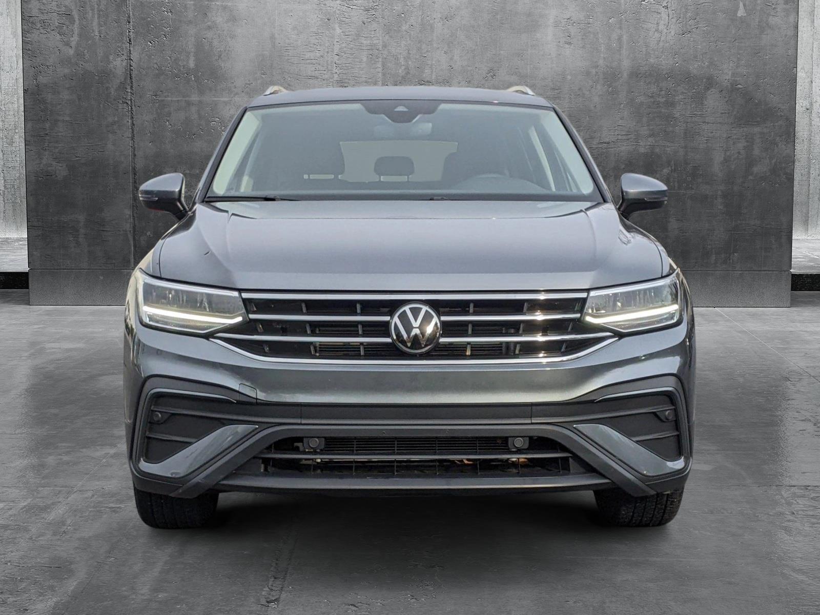 2024 Volkswagen Tiguan SE photo 2