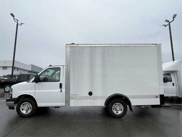 2023 Chevrolet Express Cutaway 3500 Vehicle Photo in ALCOA, TN 37701-3235