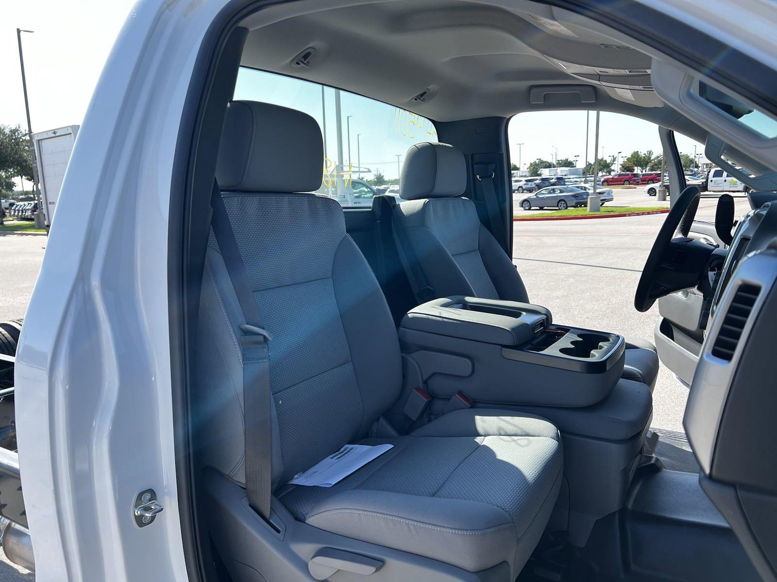 2024 Chevrolet Silverado 6500 HD Vehicle Photo in GEORGETOWN, TX 78626-7508