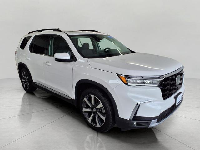 2025 Honda Pilot Vehicle Photo in Oshkosh, WI 54904