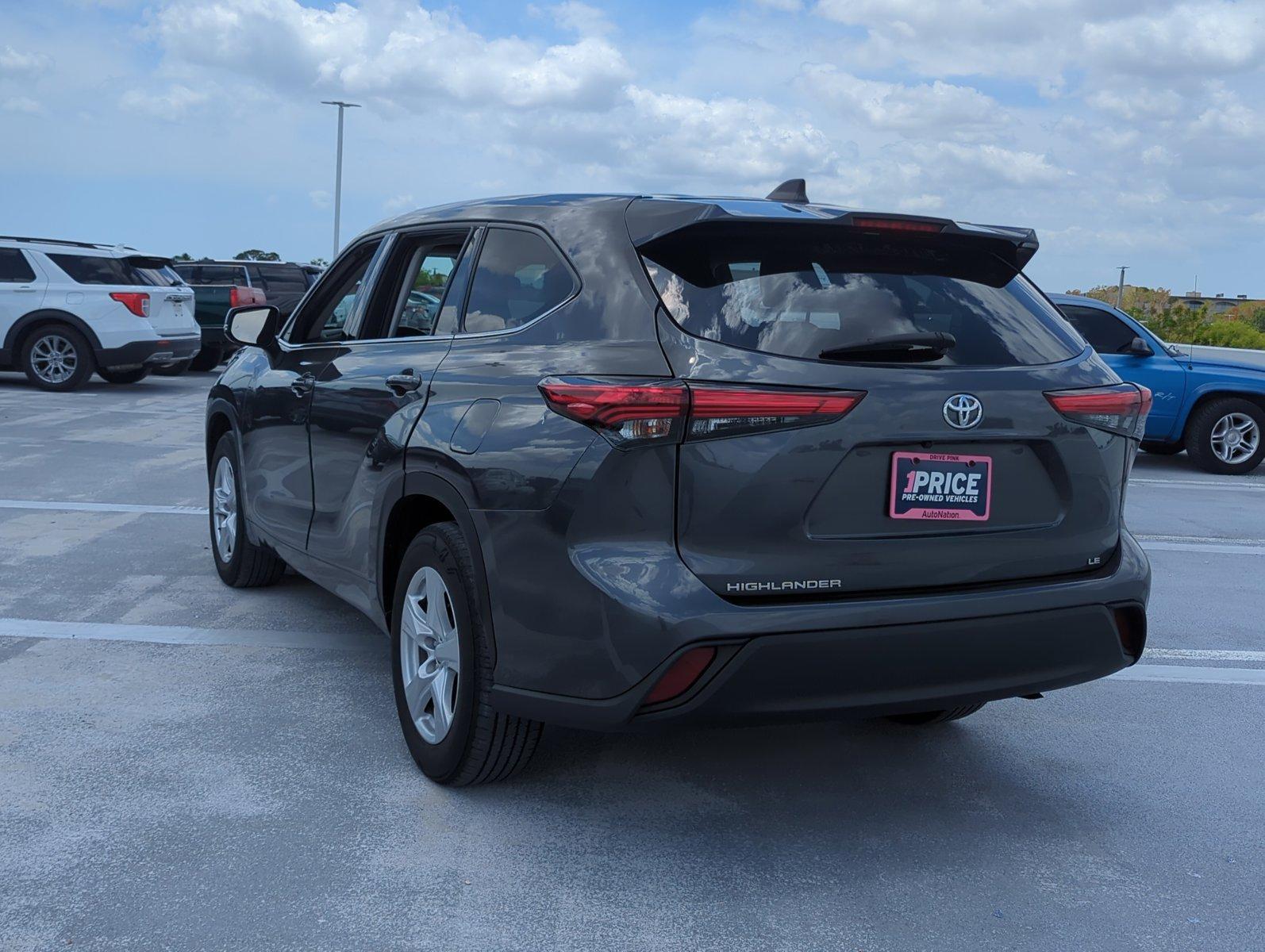 2022 Toyota Highlander Vehicle Photo in Ft. Myers, FL 33907