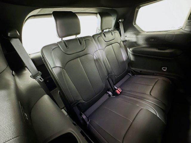 2024 Jeep Grand Cherokee L Vehicle Photo in Doylsetown, PA 18901