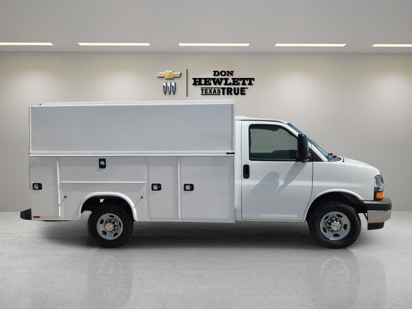 2025 Chevrolet Express Cutaway 3500 Vehicle Photo in GEORGETOWN, TX 78626-7508