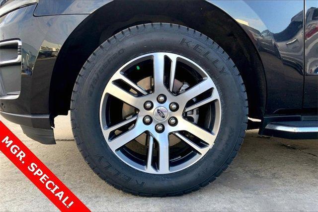 2022 Ford Expedition Vehicle Photo in TOPEKA, KS 66609-0000