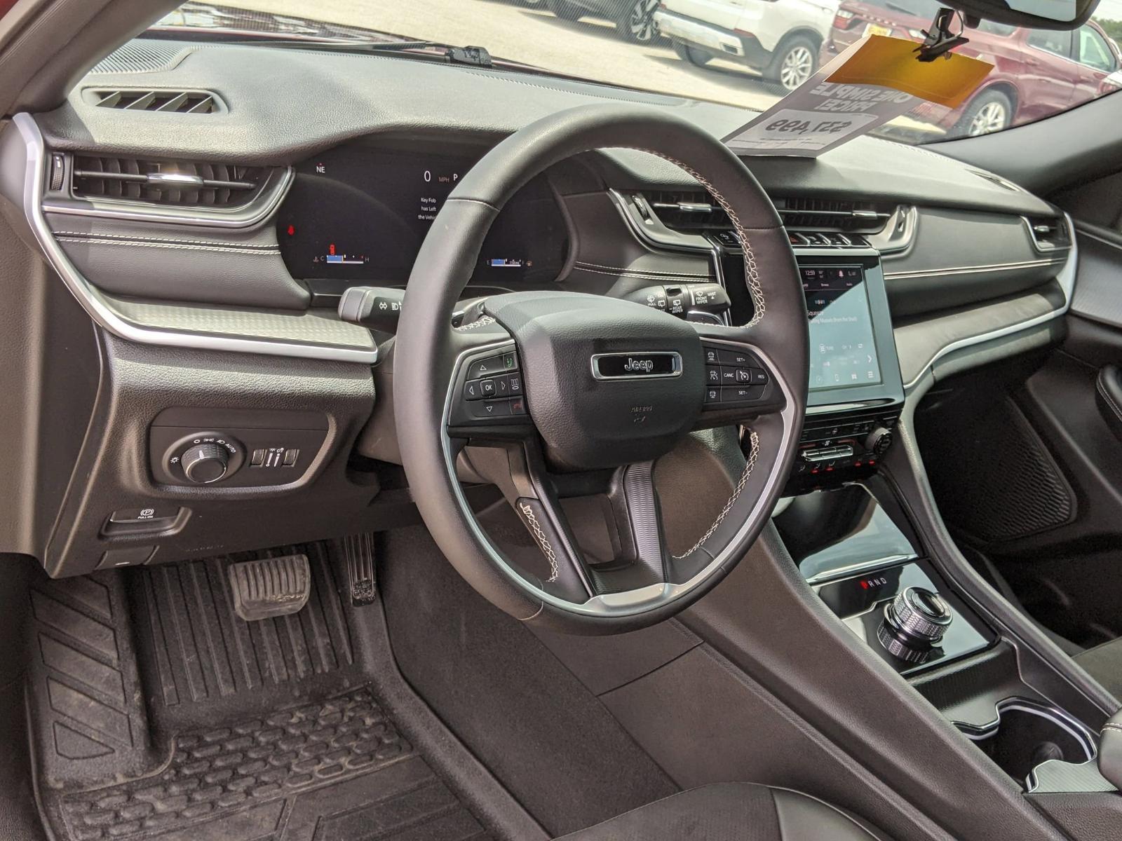 2024 Jeep Grand Cherokee L Vehicle Photo in Seguin, TX 78155