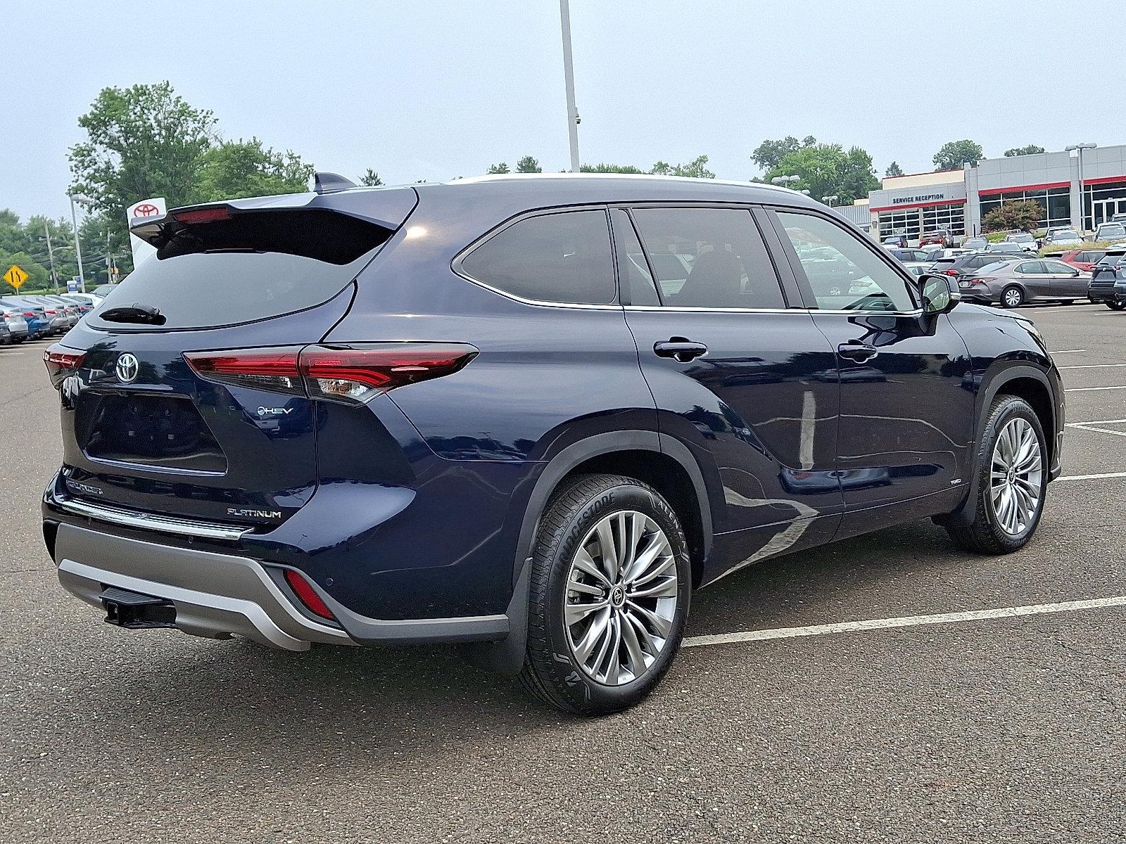 2025 Toyota Highlander Vehicle Photo in Trevose, PA 19053