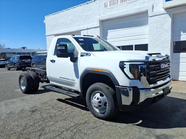 2024 GMC Sierra 3500HD Chassis Pro Regular Cab 4WD