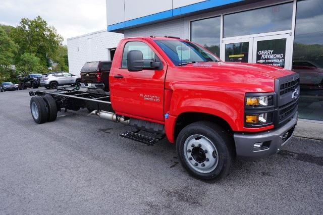 2024 Chevrolet Silverado Chassis Cab Vehicle Photo in FAIRMONT, WV 26554-2318