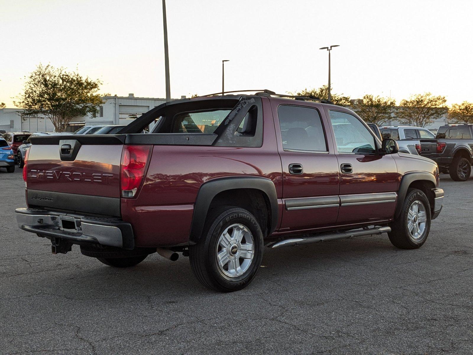 2004 Chevrolet Avalanche Vehicle Photo in St. Petersburg, FL 33713