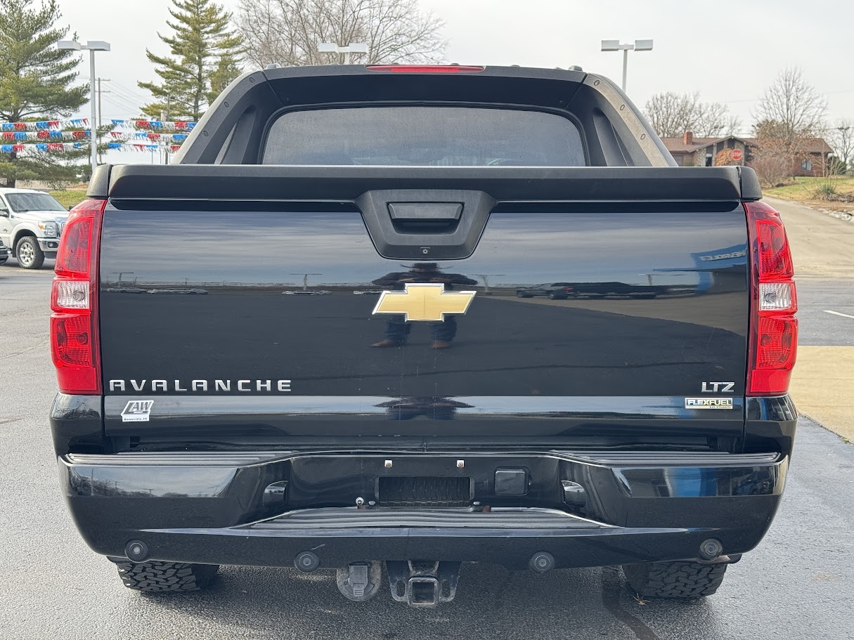 2008 Chevrolet Avalanche Vehicle Photo in BOONVILLE, IN 47601-9633