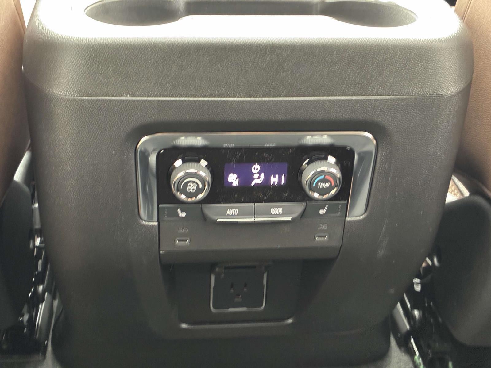 2025 Chevrolet Suburban Vehicle Photo in LOS ANGELES, CA 90007-3794