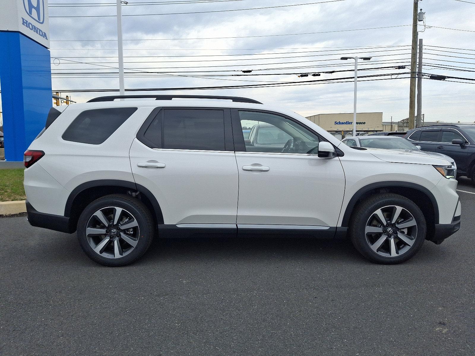 2025 Honda Pilot Vehicle Photo in Harrisburg, PA 17111