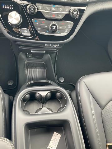 2025 Chrysler Pacifica Vehicle Photo in Kaukauna, WI 54130