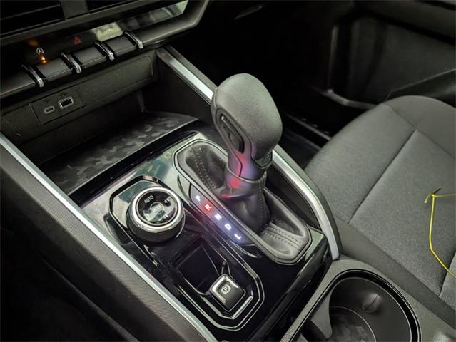 2024 Chevrolet Colorado Vehicle Photo in ENGLEWOOD, CO 80113-6708