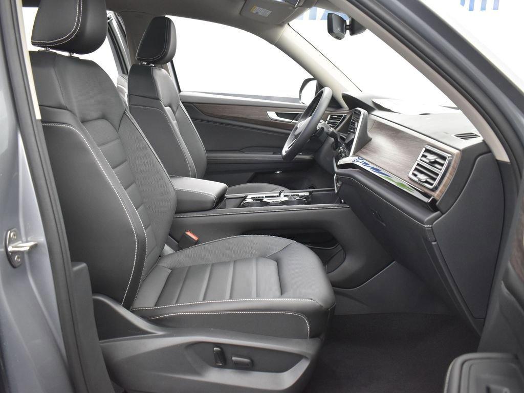 2024 Volkswagen Atlas Vehicle Photo in Marion, IA 52302