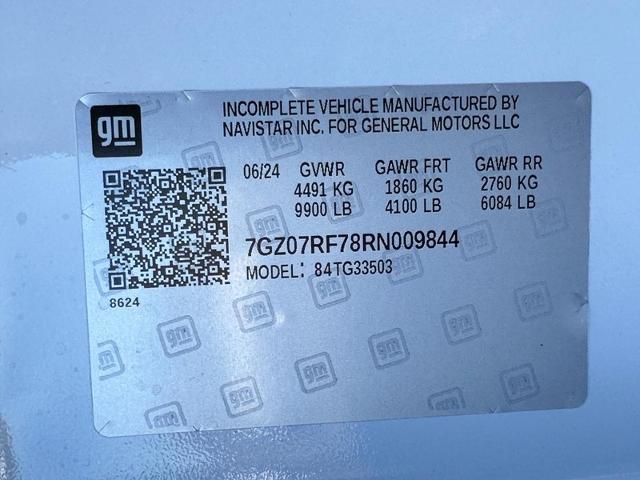 2024 GMC Savana Cutaway 3500 Vehicle Photo in COLUMBIA, MO 65203-3903