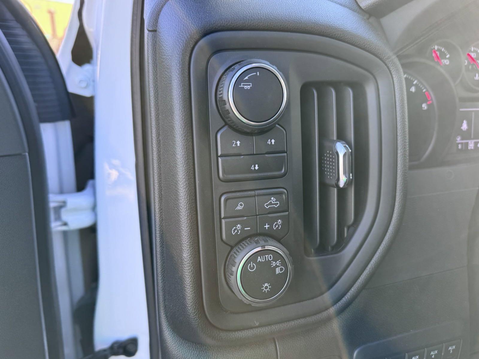 2025 Chevrolet Silverado 3500 HD Chassis Cab Vehicle Photo in GEORGETOWN, TX 78626-7508