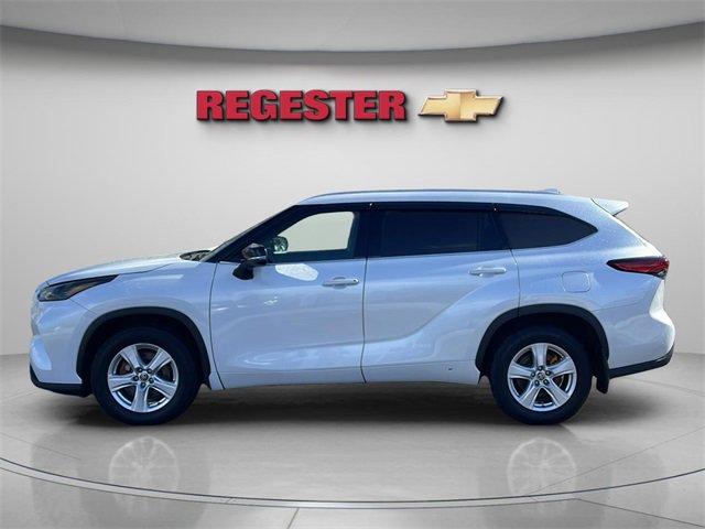 2022 Toyota Highlander Vehicle Photo in THOMPSONTOWN, PA 17094-9014