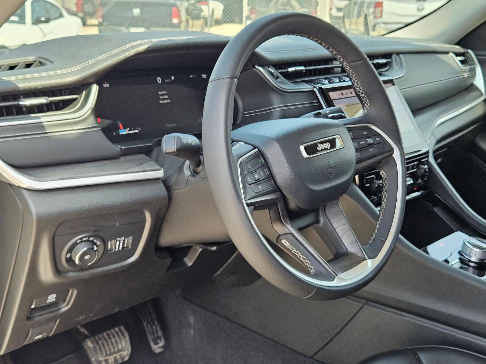 2023 Jeep Grand Cherokee L Vehicle Photo in Seguin, TX 78155