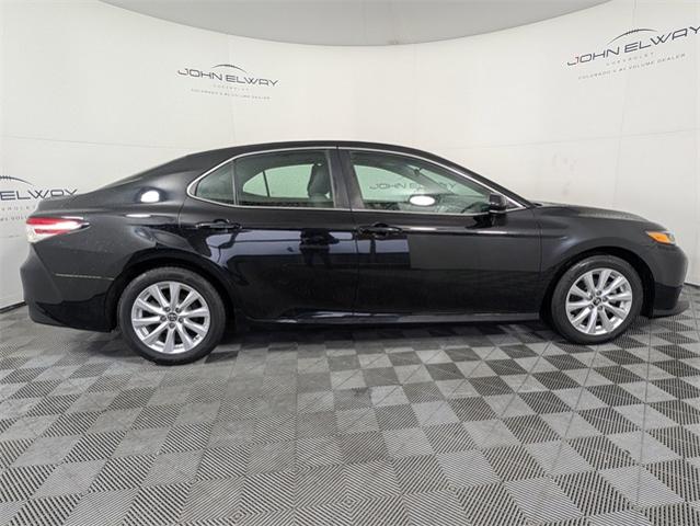 2018 Toyota Camry Vehicle Photo in ENGLEWOOD, CO 80113-6708