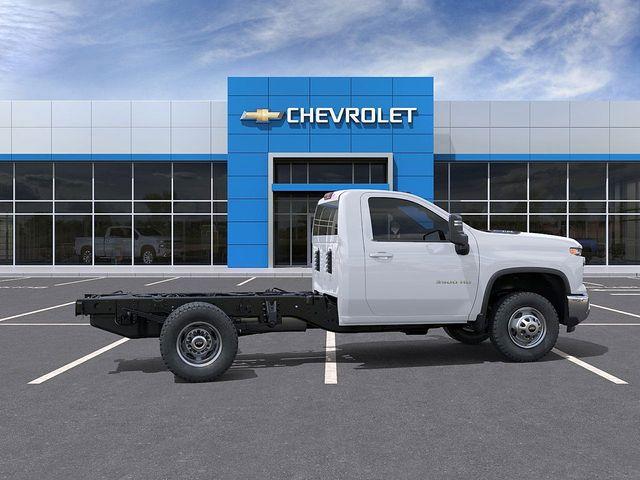 2025 Chevrolet Silverado 3500 HD Chassis Cab Vehicle Photo in PAWLING, NY 12564-3219