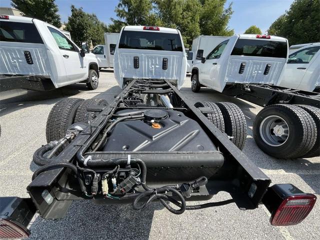 2024 Chevrolet Silverado 3500 HD Chassis Cab Vehicle Photo in ALCOA, TN 37701-3235