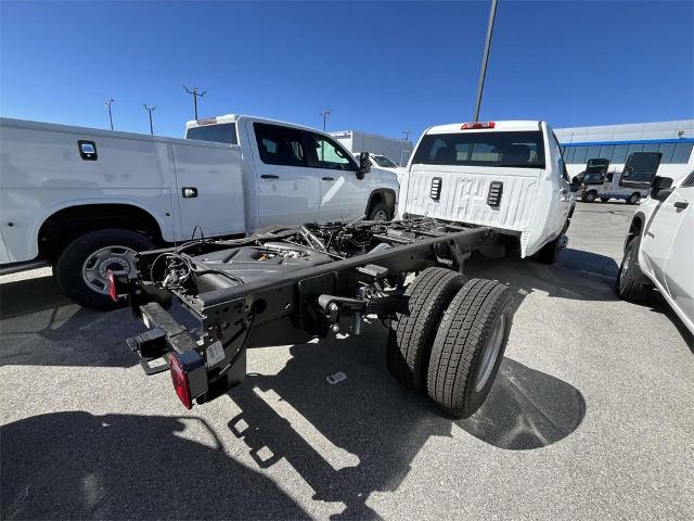 2024 Chevrolet Silverado 3500 HD Chassis Cab Vehicle Photo in ALCOA, TN 37701-3235