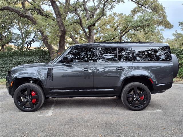 2024 Defender Vehicle Photo in SAN ANTONIO, TX 78230-1001