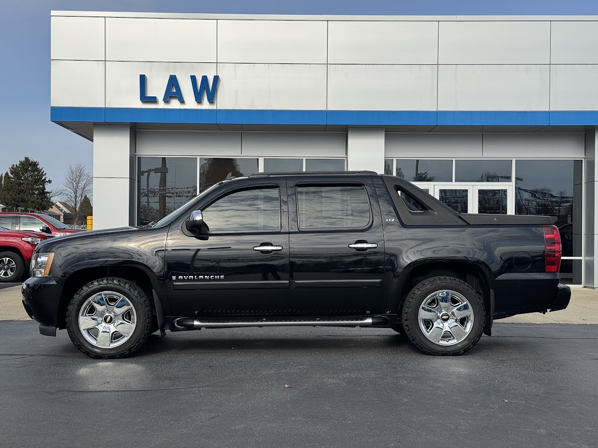 2008 Chevrolet Avalanche Vehicle Photo in BOONVILLE, IN 47601-9633