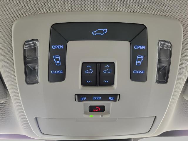 2024 Toyota Sienna Vehicle Photo in Oshkosh, WI 54904