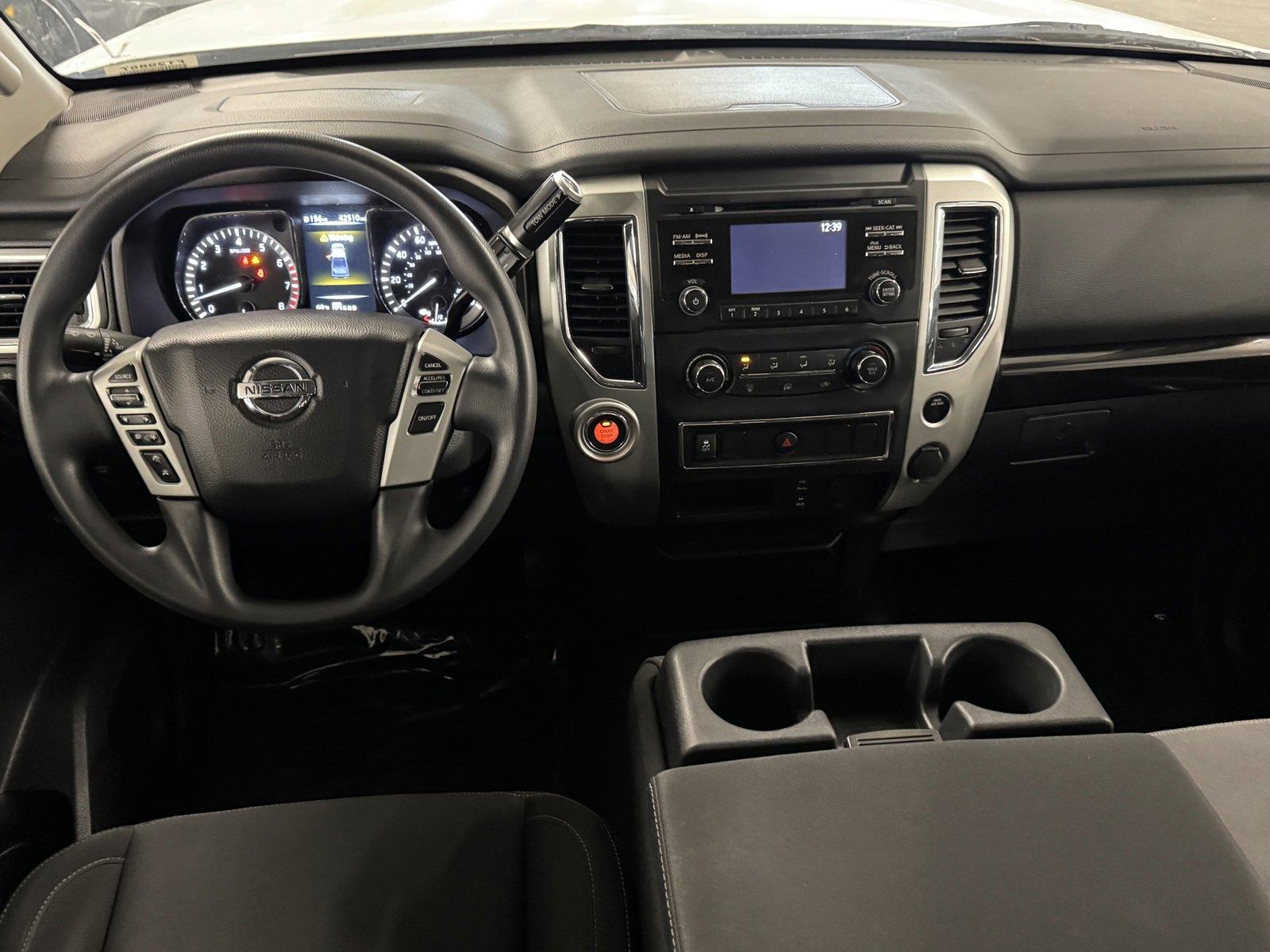 2018 Nissan Titan Vehicle Photo in LOS ANGELES, CA 90007-3794