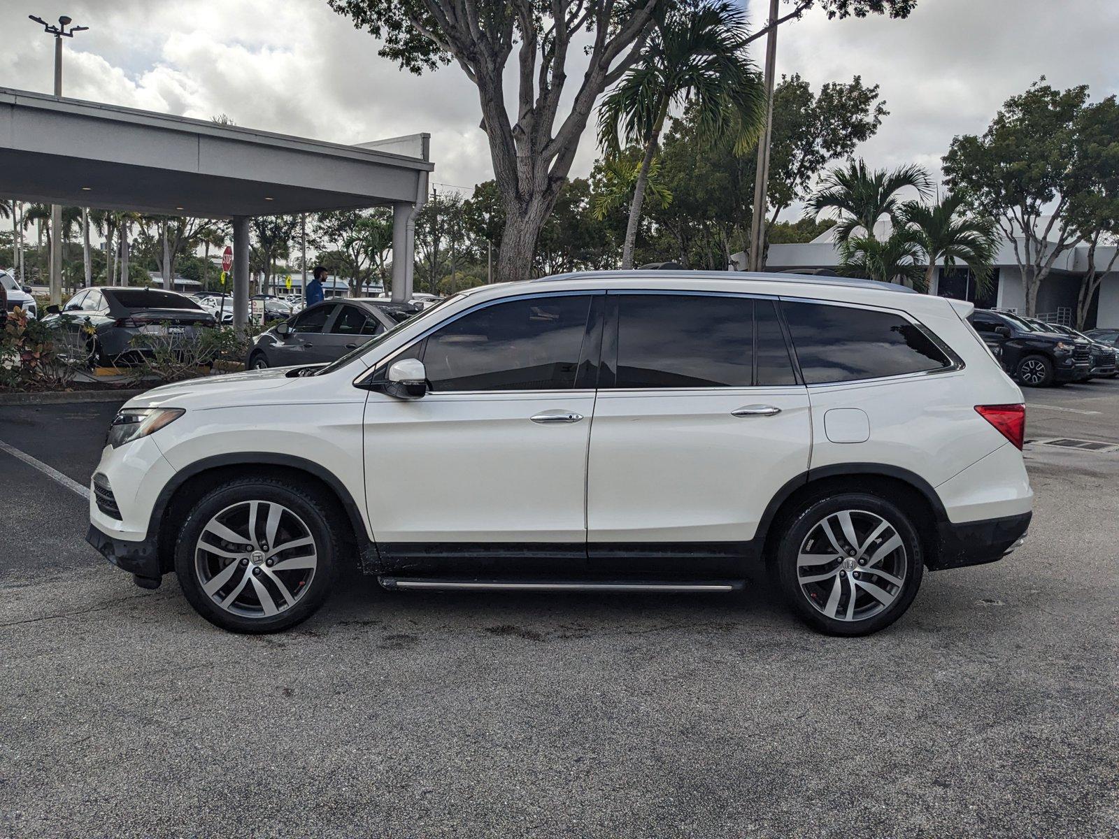 2016 Honda Pilot Vehicle Photo in GREENACRES, FL 33463-3207