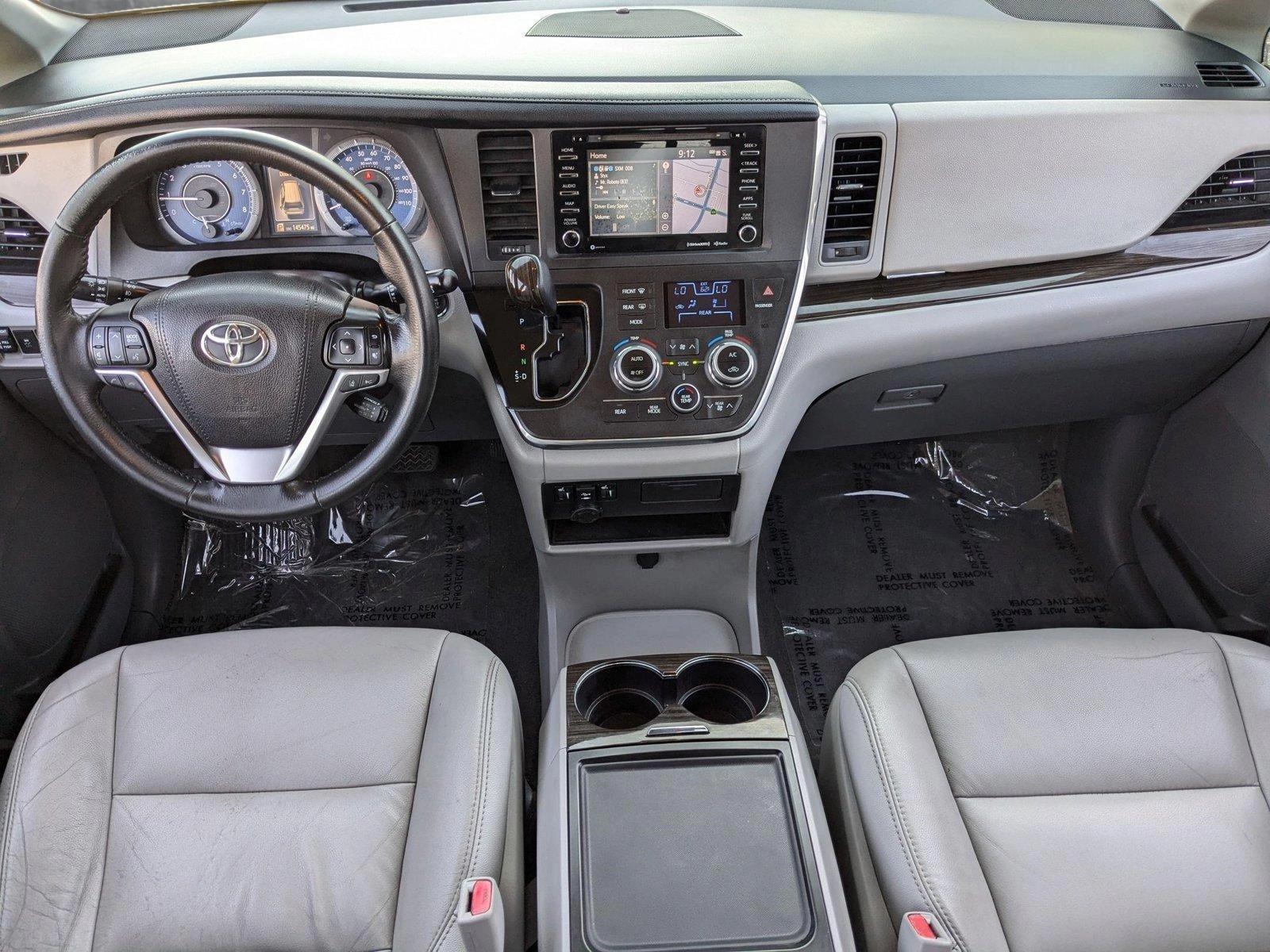 2018 Toyota Sienna Vehicle Photo in VALENCIA, CA 91355-1705