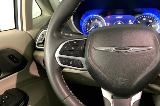 2023 Chrysler Pacifica Vehicle Photo in Kansas City, MO 64114