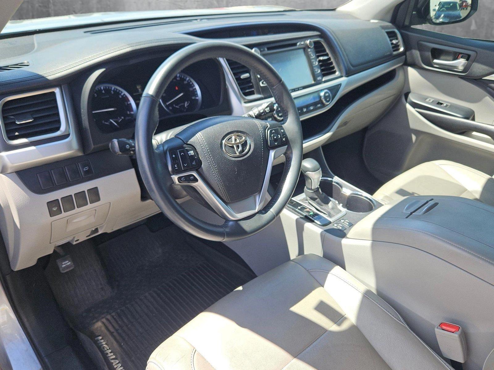 2016 Toyota Highlander Vehicle Photo in GILBERT, AZ 85297-0446
