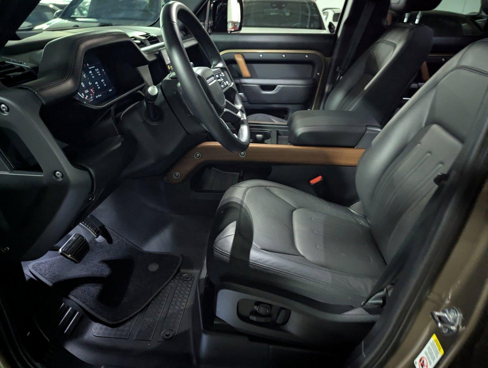 2024 Land Rover Defender Vehicle Photo in Pompano Beach, FL 33064