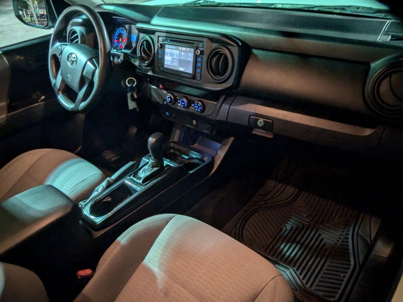 2017 Toyota Tacoma Vehicle Photo in Miami, FL 33135