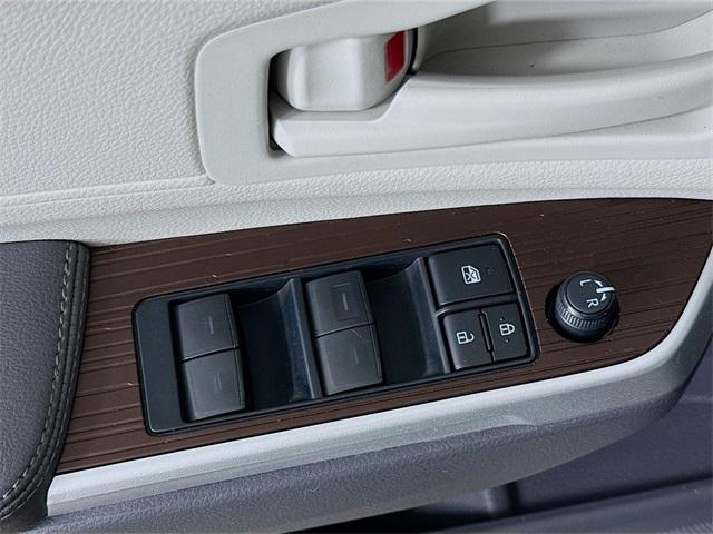 2022 Toyota Sienna Vehicle Photo in Everett, WA 98204