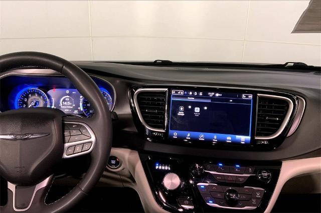 2023 Chrysler Pacifica Vehicle Photo in Lees Summit, MO 64086
