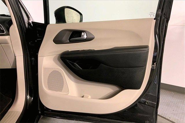 2023 Chrysler Pacifica Vehicle Photo in INDEPENDENCE, MO 64055-1314
