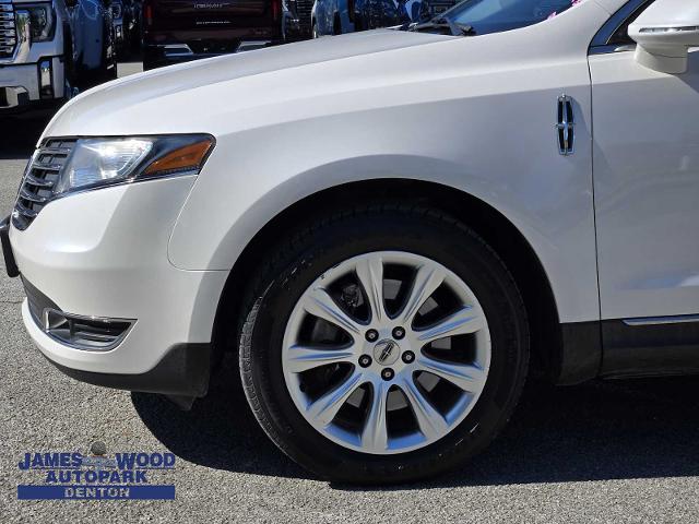 2017 Lincoln MKT Vehicle Photo in DENTON, TX 76210-9321