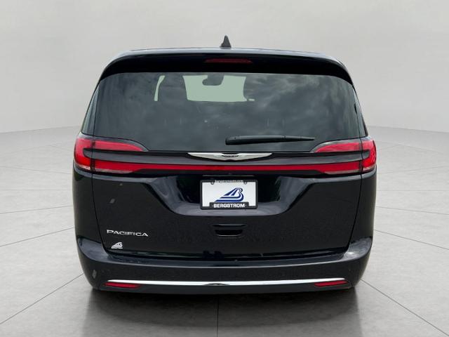 2025 Chrysler Pacifica Vehicle Photo in Kaukauna, WI 54130